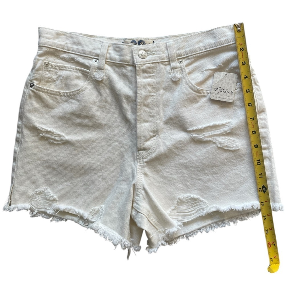 Free People We the Free Distressed NWT White Denim Shorts Size 28 - Picture 5 of 11